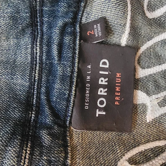 Torrid Premium Denim Jacket embroidered Fearless floral - Picture 15 of 15